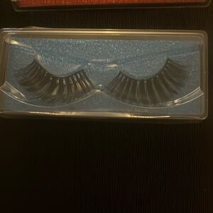 Eyelashes by DMC strip easy to apply